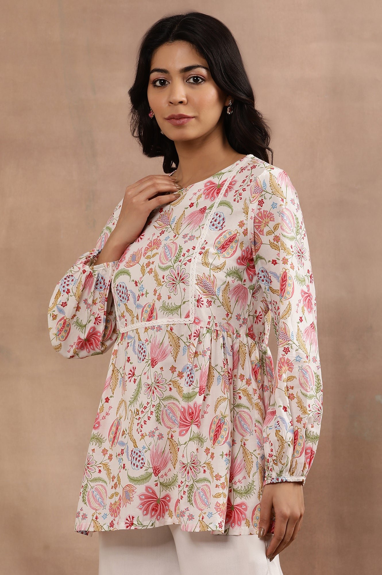 White Floral Printed Pure Cotton Top And Parallel Pants Set - View 7